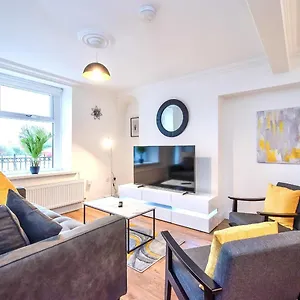 Casa One Hundred - A Beautiful 4 Bed House On The Front Swansea
